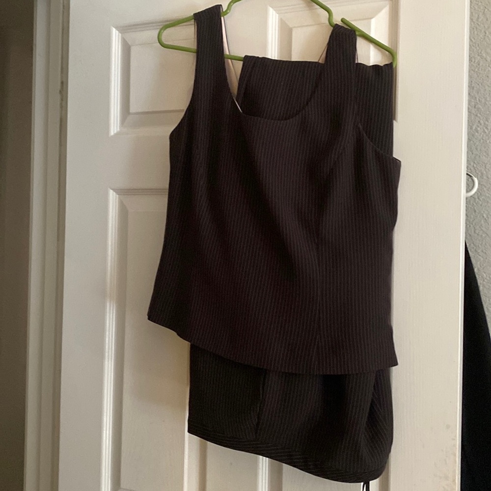 Tahari Arthur S Levine Petite lined slacks and top. Top has side zipper.Perfect